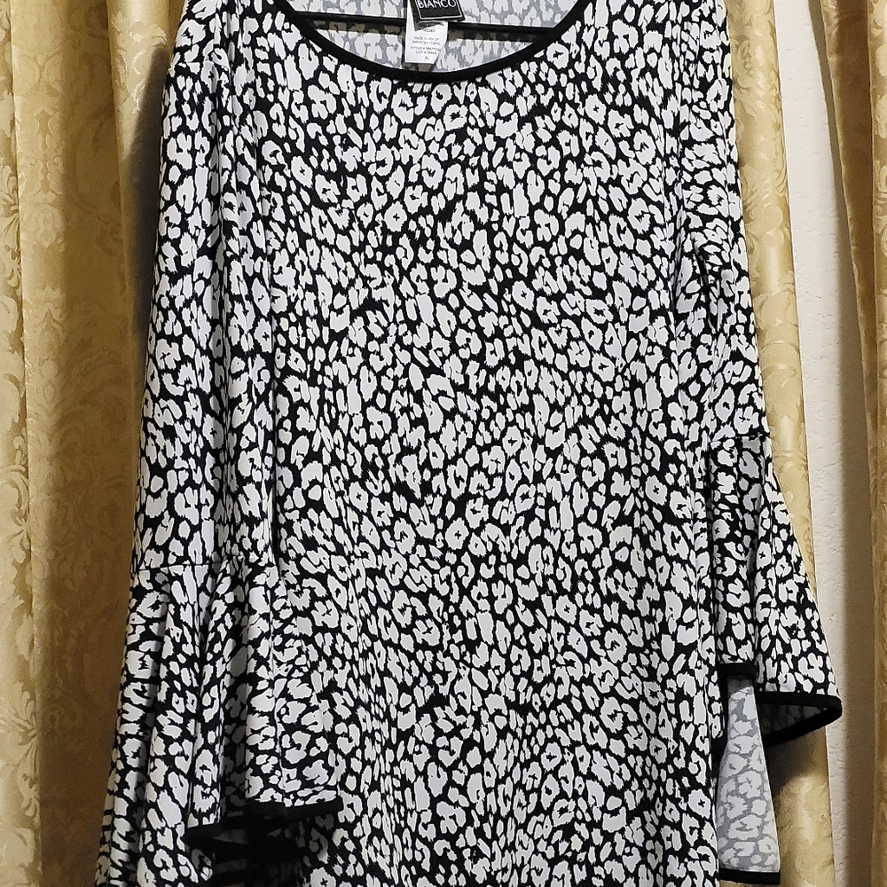 Coco Bianco Bell Sleeve Top